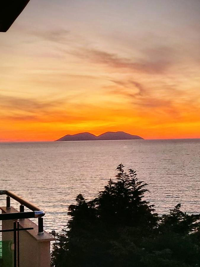 Deni Sea View Apartment فلورا المظهر الخارجي الصورة